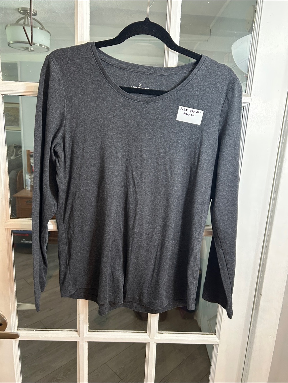 S20     Classic Crewneck Long-Sleeve Top - Charcoal Gray
